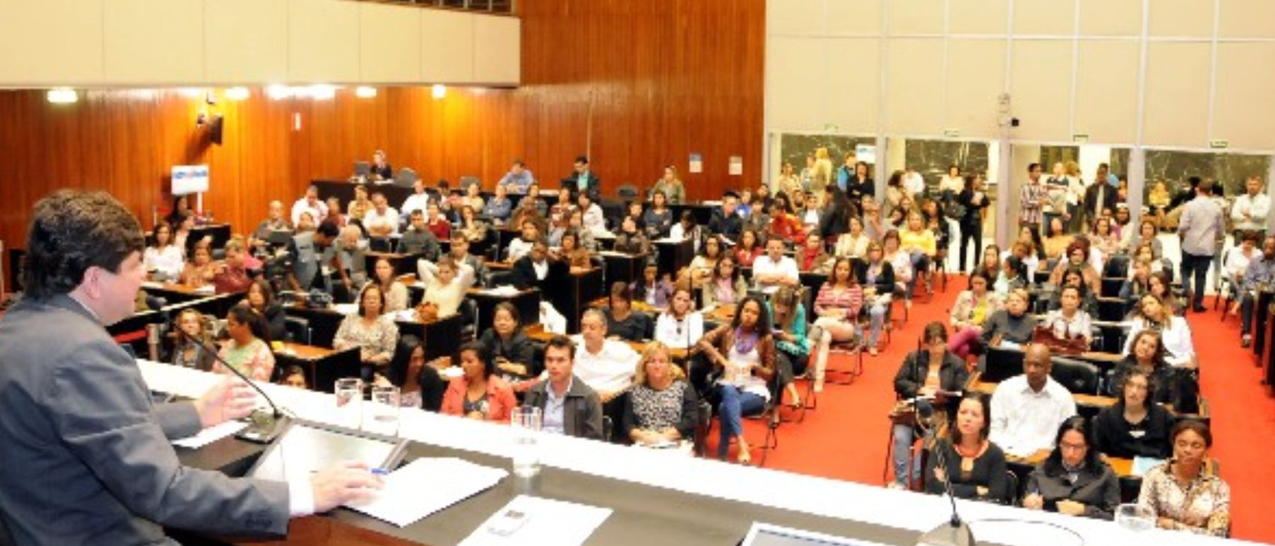 André com assistentes sociais na Assembleia Legislativa
